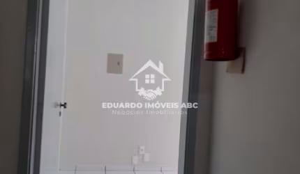 REF 6829. Sala com 30 m². Banheiro privativo. Ótima localização- Santo André