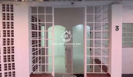 Casa comercial. 3 salas  1 vaga na garagem.