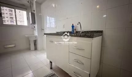 2 dormitórios. 1 vaga na garagem. Ótima localização. Piraporinha - Diadema