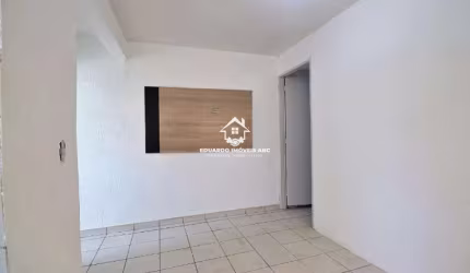 REF: 10438- Casa Assobradada para Locação, 1 dorm(s), 1 vaga(s), 50 m²