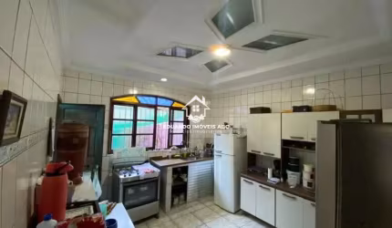 Casa (Casa Padrão) para Venda, 2 dorm(s), 1 suite(s), 4 vaga(s), 180 m²