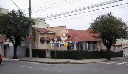 REF:2467. Sobrado residencial ou comercial. 4 dormitórios. 1 suíte com Hidromassagem. 3 vagas na garagem. Santa Paula - SCS. Excelente oportunidade!