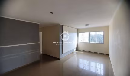 REF 2943.Apartamento com 3 dormitórios. 1 vaga. Ótima oportunidade!