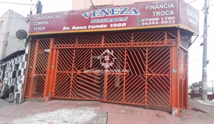 Galpão com 240m². 3 vagas na garagem. Taboão - Diadema