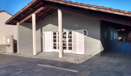 Casa térrea a 300m da praia. Churrasqueira. 4 dorm. 1 suíte. 8 vagas. Gaivota - Itanhaém