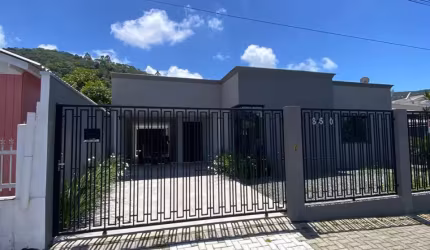 LINDA CASA EM ITAPEMA COM PISCINA