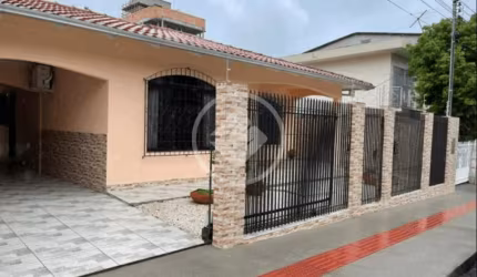 Linda Casa sozinha no terreno pronta para morar!