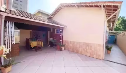 Casa com 4 dormitórios, 4 vagas à venda, por R$ 865.000 - Guilhermina - Praia Grande/SP
