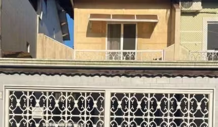 Sobrado no Canto do Forte com 3 dormitórios sendo 1 suíte sala; sacada :cozinha banheiro social cozinha lavabo; 2 vagas de garagem  quintal nos fundos