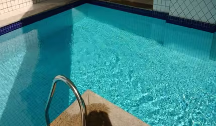 Apartamento com 2 Dormitórios, 1 Suíte, Sala 2 ambientes, Cozinha, WC Social, Área de Serviço, Sacada gourmet com churrasqueira, 1 Vaga de Garagem e Á