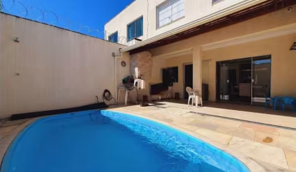 Casa Para Vender com 03 quartos e 01 suíte no bairro Alvorada em Contagem