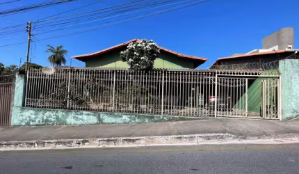 Casa Para Vender com 03 quartos 02 suítes no bairro Centro em Contagem