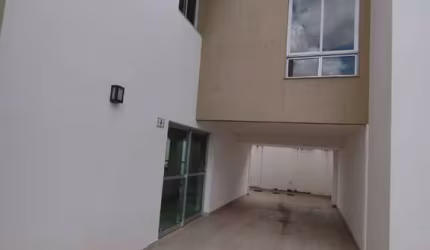 Casa Para Vender com 04 quartos e 02 suítes no bairro Centro em Contagem