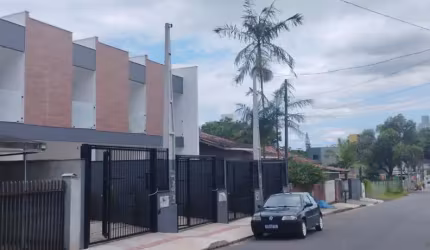 Casa com 3 quartos à venda na Rua Treze de Maio, 78, Iririú, Joinville, 113 m2 por R$ 519.000