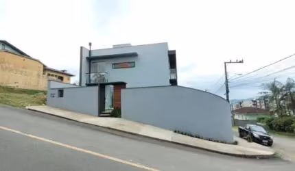 Casa com 2 quartos à venda na Rua Cidade de Hiroshima, 1, Santa Catarina, Joinville, 105 m2 por R$ 690.000