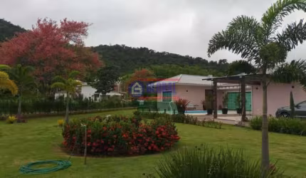 Casa em condomínio fechado com 3 quartos à venda na Estrada Vereador Oldemar Figueiredo, Ubatiba, Maricá, 250 m2 por R$ 1.150.000