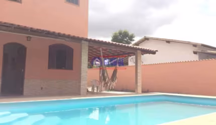 Casa em condomínio fechado com 3 quartos à venda na Rua Raul Alfredo de Andrade, Caxito, Maricá, 220 m2 por R$ 450.000