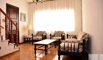 Belo sobrado no Jardim Oriental com 2 dorms e 2 vagas