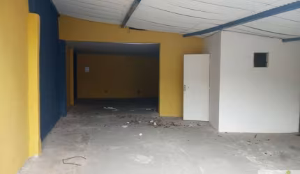 Terreno com 1 casa e 2 pontos comerciais na Pedreira