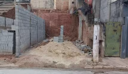 Parque Regina Terreno de 5X25 na metade plano residencial ou comercial