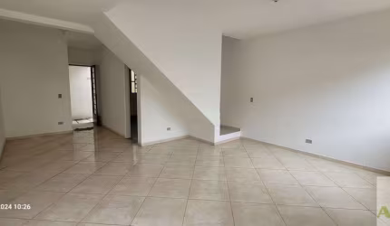 SOBRADO EM CONDOMÍNIO COM 3 DORMS E 1 VAGA