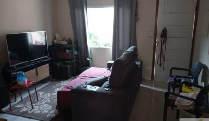 SOBRADO À VENDA NA PEDREIRA