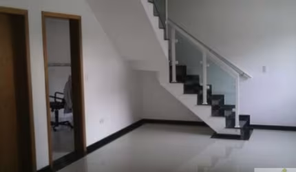 Campo Grande sobrado em condomínio fechado