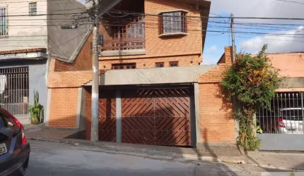 Belíssimo sobrado com 3 suítes 5 vagas