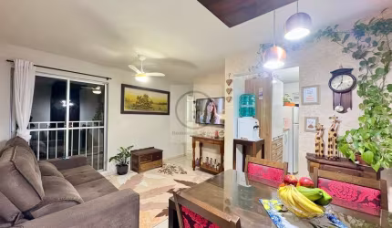 Apartamento 2 dormitórios com 1 vaga, Santa Cândida, portaria 24 horas, condomínio baixo