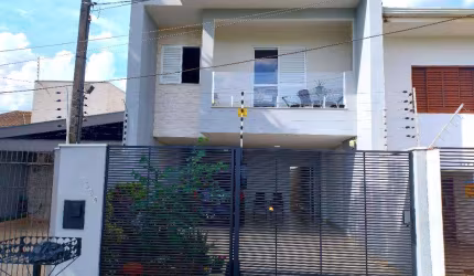 Sobrado à venda em Maringá, Jardim Aclimação, com 3 quartos, com 198 m²