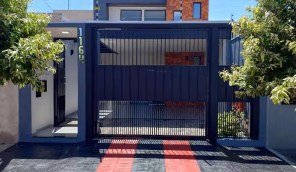 Sobrado à venda em Maringá, Jardim Alvorada, com 5 quartos, com 201 m²