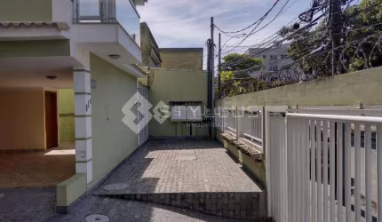 Casa em condomínio fechado com 3 quartos à venda na Rua Parintins, Praça Seca, Rio de Janeiro, 127 m2 por R$ 415.000