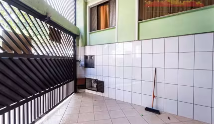 VENDA | Sobrado 247m², 5 dormitórios, 2 suítes, 3 banheiros, 2 vagas, churrasqueira, Osasco