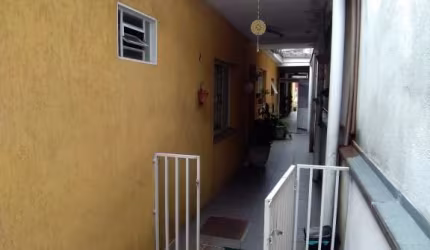 Venda | Casa térrea com 148m², 2 dormitórios, cozinha, 2 WC, quintal, Vila Pereira Cerca