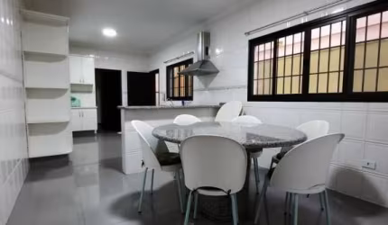 Venda | Sobrado com 200m², 4 dormitórios, 2 suítes com varanda, edícula, 5 vagas, Parque São Domingos