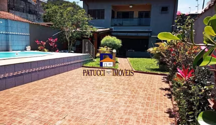 Sobrado c/ Piscina e Terreno Amplo !!