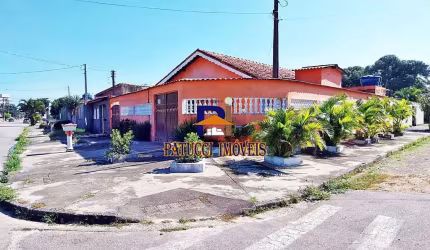 Casa Ampla com 04 Dormitórios, Ótima Localização! Próximo ao Mar.