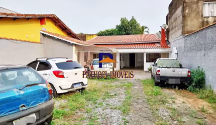 Linda Casa com Excelente Espaço para Piscina, Próximo Ao Mar!