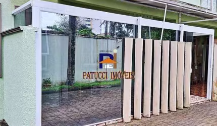 Sobrado em Condomínio com Piscina, Próximo ao Mar!