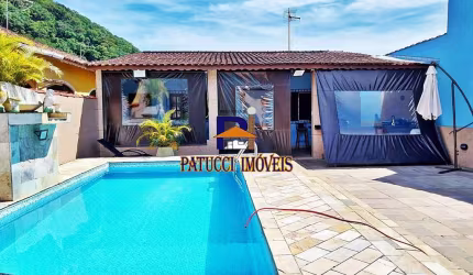 Casa com Piscina! Totalmente Mobiliada em Ótima Localização!