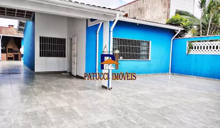 Casa Ampla Mobiliada Próximo ao Mar - Com Espaço para Piscina!