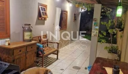 Casa térrea com 2 quartos e quintal, Parque Residencial Jundiaí II - Jundiaí