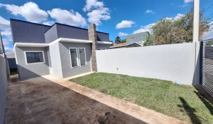 Linda casa no Bairro Guaraituba  60m2