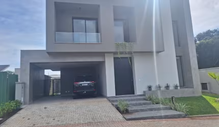 Bellissíma casa em condominio com 310m²