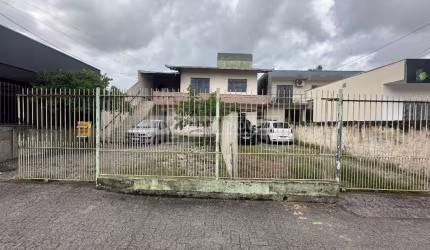 Casa para fins Comerciais e Residencial