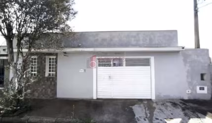 CASA TÉRREA COM 2 DORMITÓRIOS À VENDA NO BAIRRO VILA MANFREDI EM JUNDIAÍ/SP