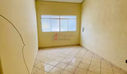 Casa  comercial ou residencial no centro para locação contendo: