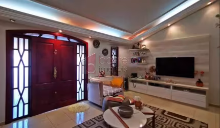 Casa a Venda em Jundiaí SP bairro Jd Pacaembu 280m² 3 dorms (1 suíte) Salas amplas. Cozinha planejada. Área Gourmet. 4 vgs!