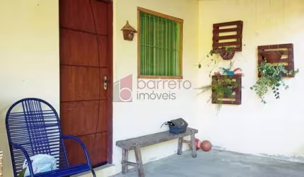 TERRENO COMERCIAL OU RESIDENCIAL COM 2 CASAS E 2 BARRACOES