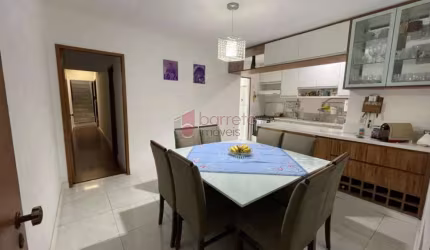 CASA SOBRADO COM 150M² DE TERRENO E 3 DORMITÓRIOS À VENDA NO BAIRRO VILA DAS HORTÊNCIAS EM JUNDIAÍ/SP